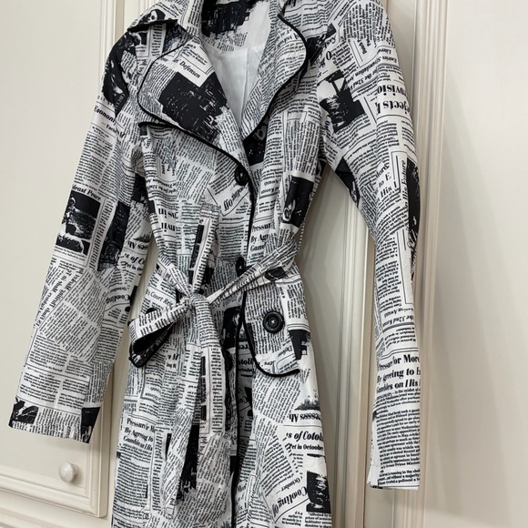 Boutique Belle Australian Art Clothing Newspaper Print Trench Coat Size 10 - Picture 2 of 16